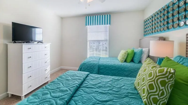 Gorgeous 6 Bedroom 5 Bath Pool In Story