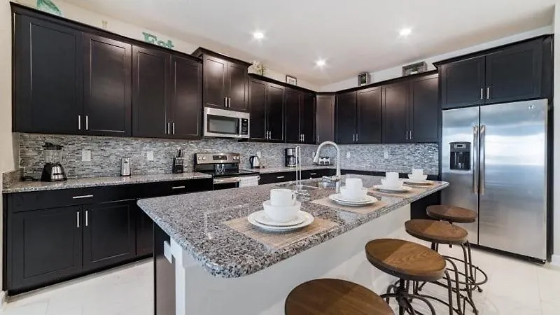 Gorgeous 6 Bedroom 5 Bath Pool In Story