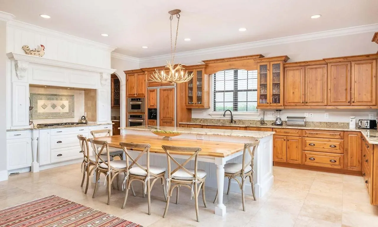 Traditional 5 Bdrm With Open Concept Kitchen At Reunion Kissimmee