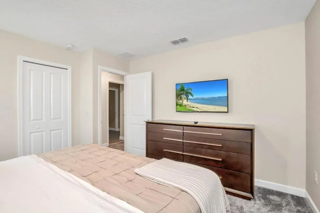 9 Bed Storey Themed Game Holiday home