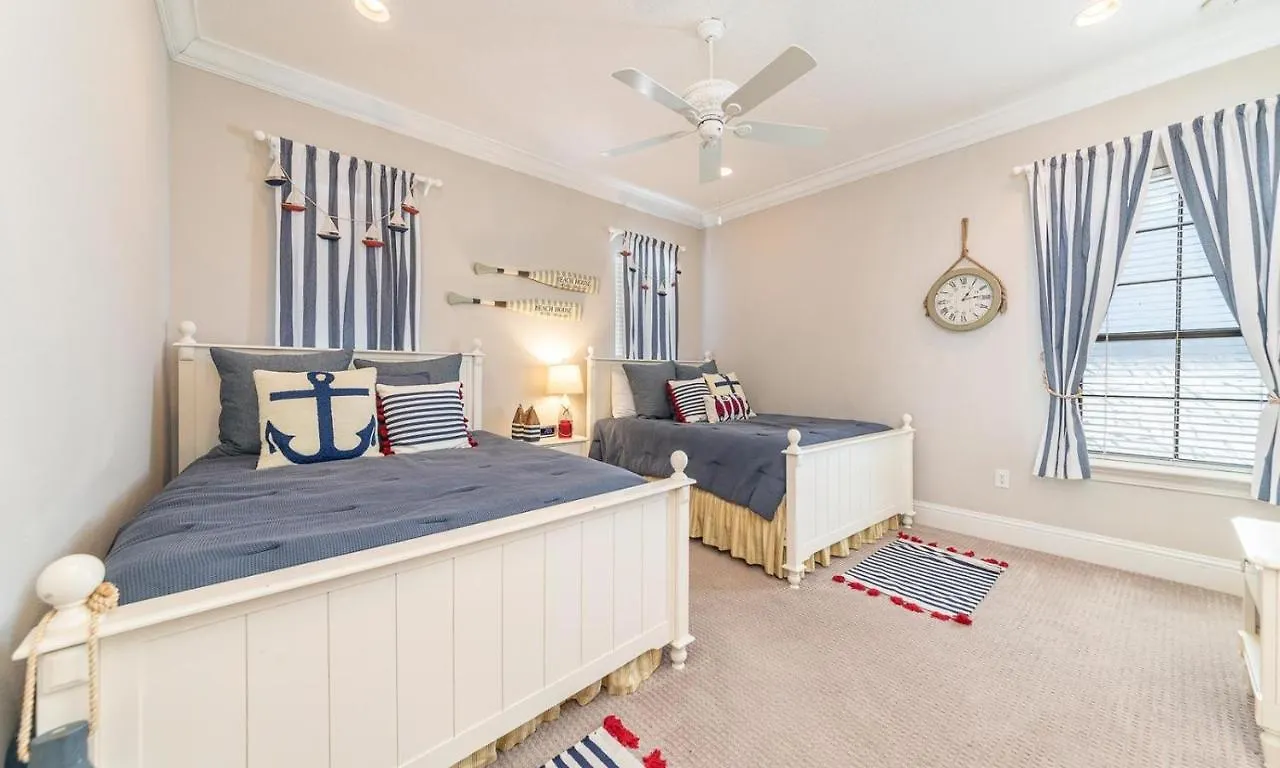 Holiday home Traditional 5 Bdrm With Open Concept Kitchen At Reunion *