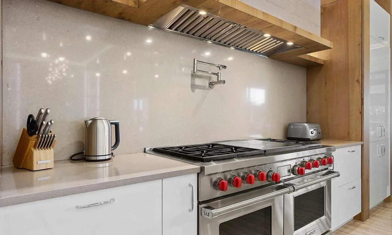 Holiday home Luxurious 9 Bdrm Estate With Golf Simulator And Entertainment Loft At Reunion *