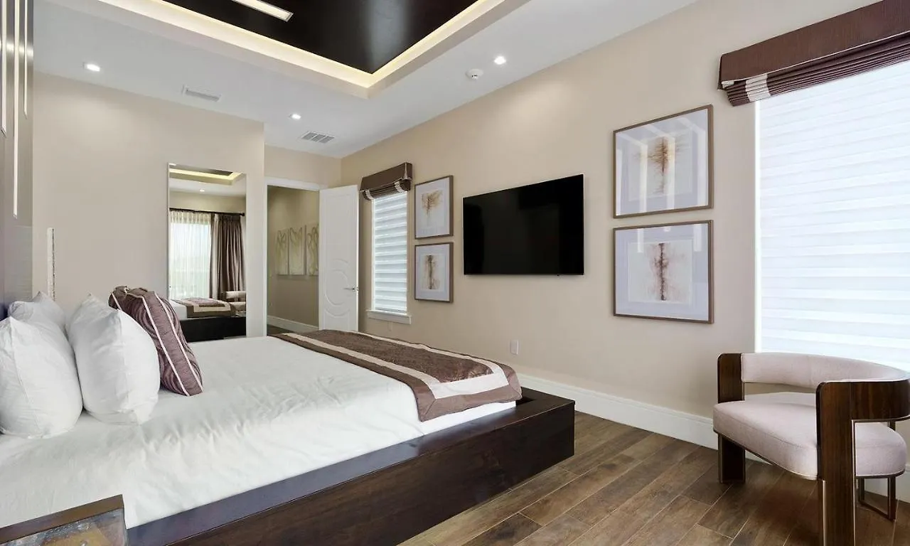 Holiday home Luxurious 9 Bdrm Estate With Golf Simulator And Entertainment Loft At Reunion *