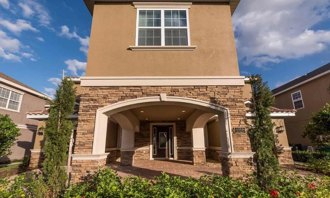 Spacious 13 Bdrm Oasis With Large Pool And Deck At Reunion Nyaraló