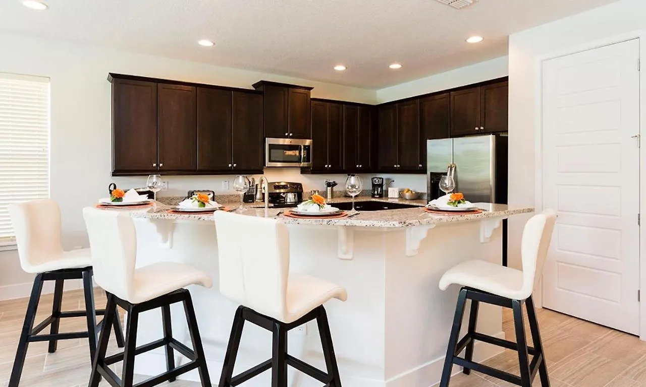 Stylish 5 Bdrm With Themed Bedroom At Reunion