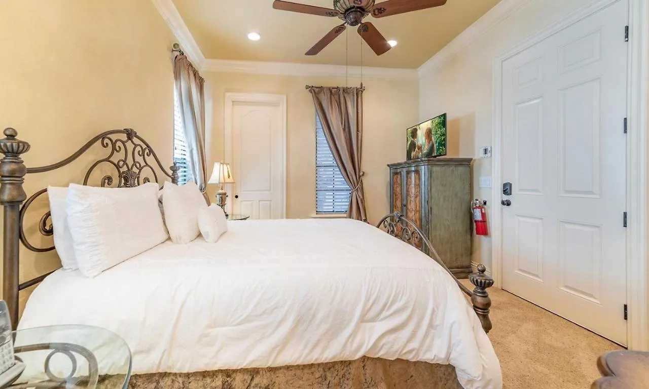 Traditional 5 Bdrm With Open Concept Kitchen At Reunion Holiday home