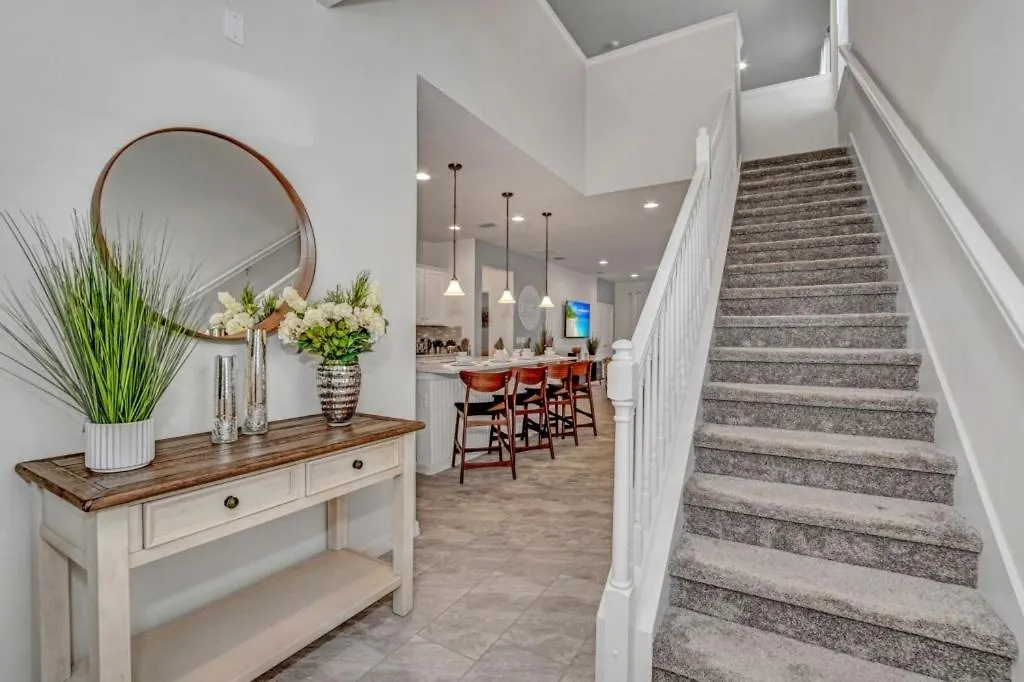Luxury 7 Bedrooms Near Disney!