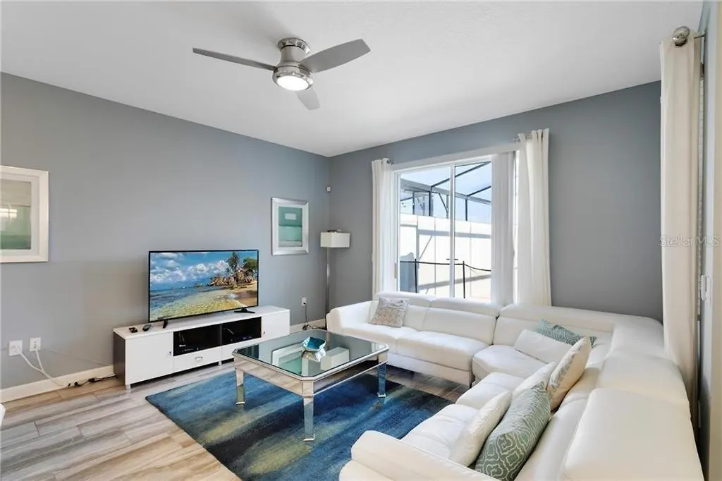 Storey 4 Bedroom Townhome Townhouse Holiday home