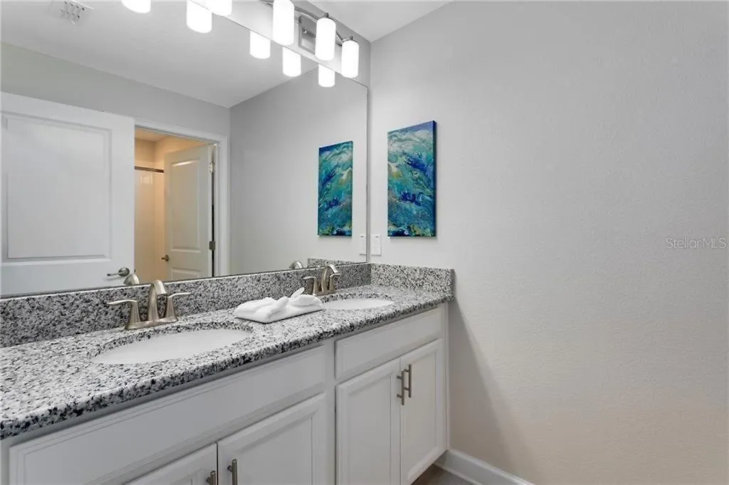 Storey 4 Bedroom Townhome Townhouse Holiday home *