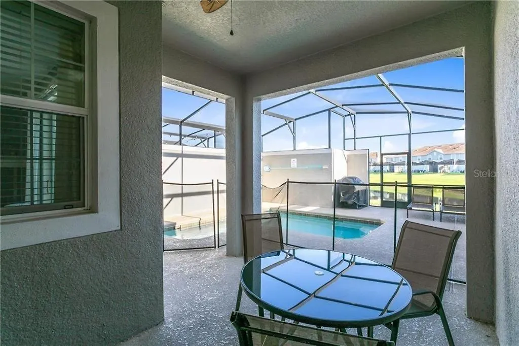 Storey 4 Bedroom Townhome Townhouse Holiday home *
