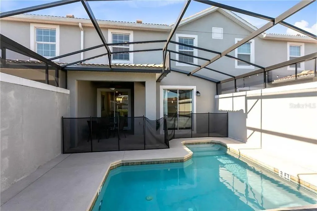 Storey 4 Bedroom Townhome Townhouse Holiday home