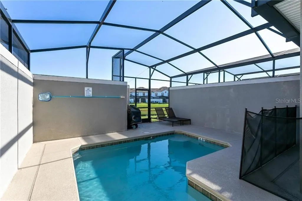 Storey 4 Bedroom Townhome Townhouse