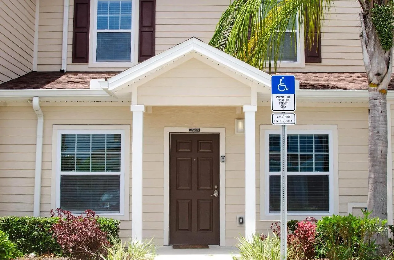 Holiday home 3 Bedroom Townhouse In Luxury Resort, Sleeps 8, 10 Min To Disney!