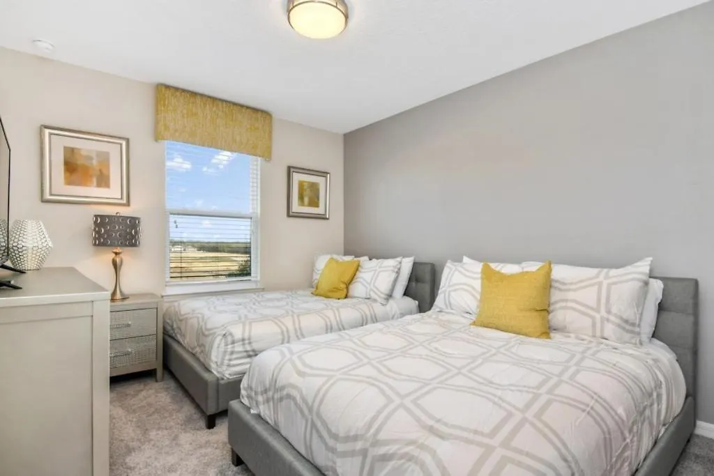 Solara Brand New 4 Bed 4,5 Bath Townhome Townhouse