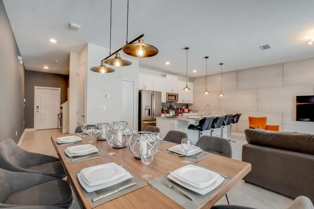 Storey 4 Bed With Private Pool Townhouse