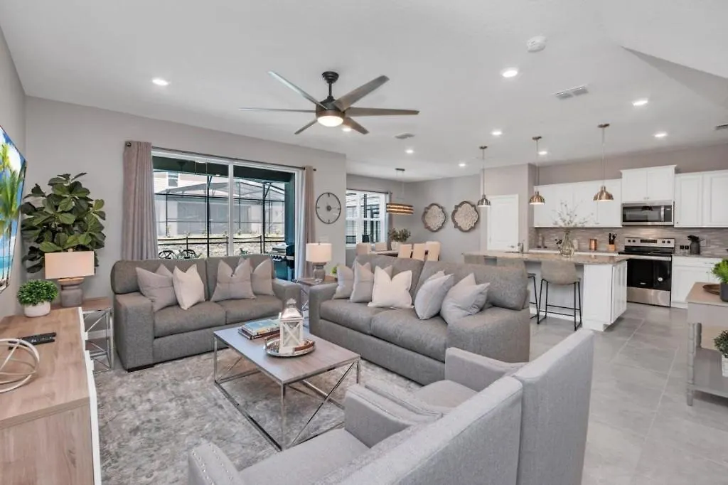 5 Bed With Fantastic Game In Fun Resort! Townhouse
