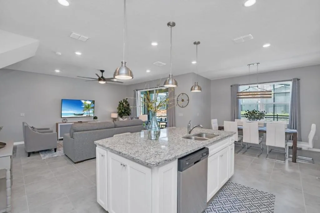 5 Bed With Fantastic Game In Fun Resort! Townhouse