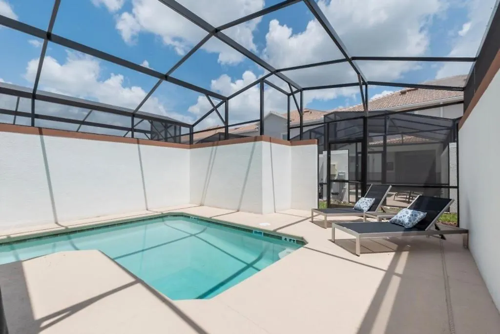 Storey 4 Bed With Private Pool Townhouse *