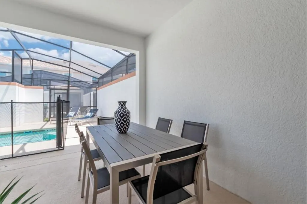 Storey 4 Bed With Private Pool Townhouse