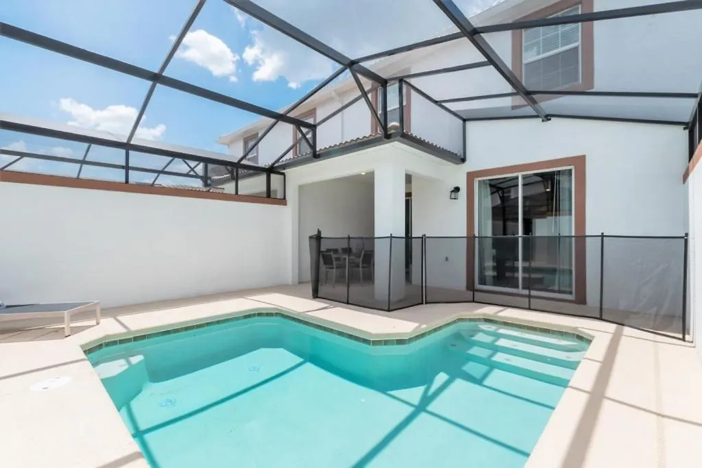 Storey 4 Bed With Private Pool Townhouse *