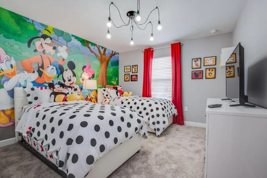 Storey 4 Bed With Private Pool Townhouse *