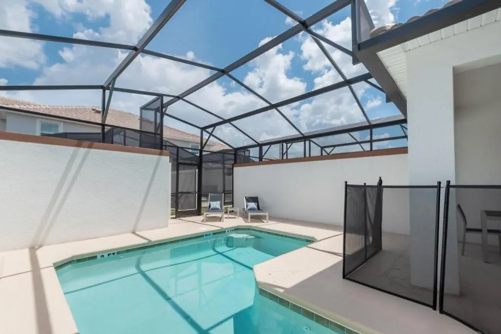 Storey 4 Bed With Private Pool Townhouse *