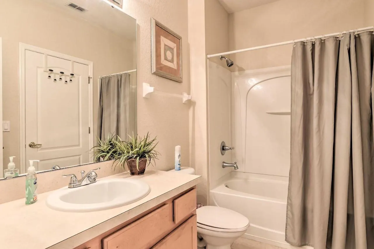 Family Townhome With Amenity Access! *