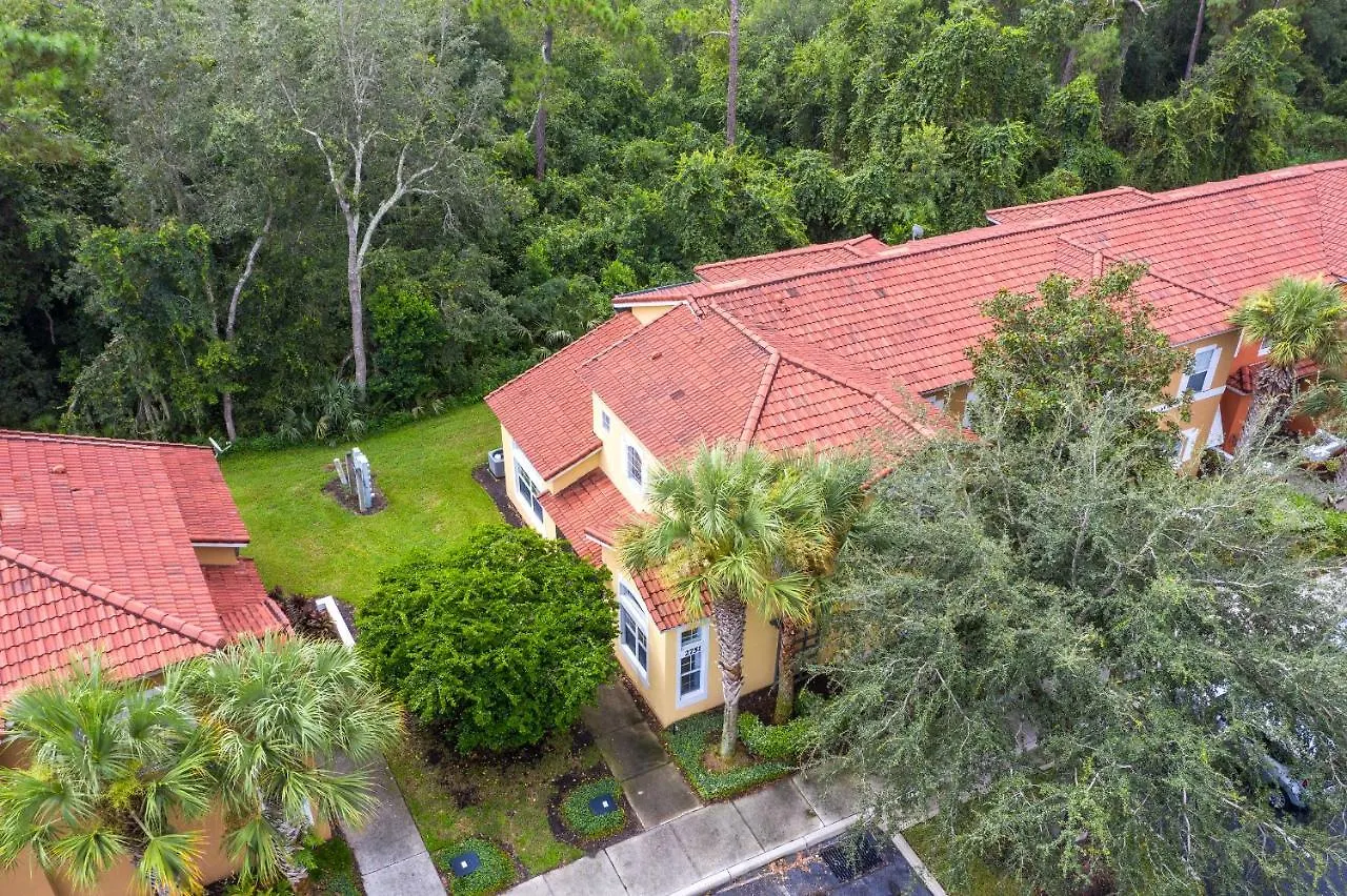 Beautiful 4 Bedroom Townhome Conservation View Holiday home