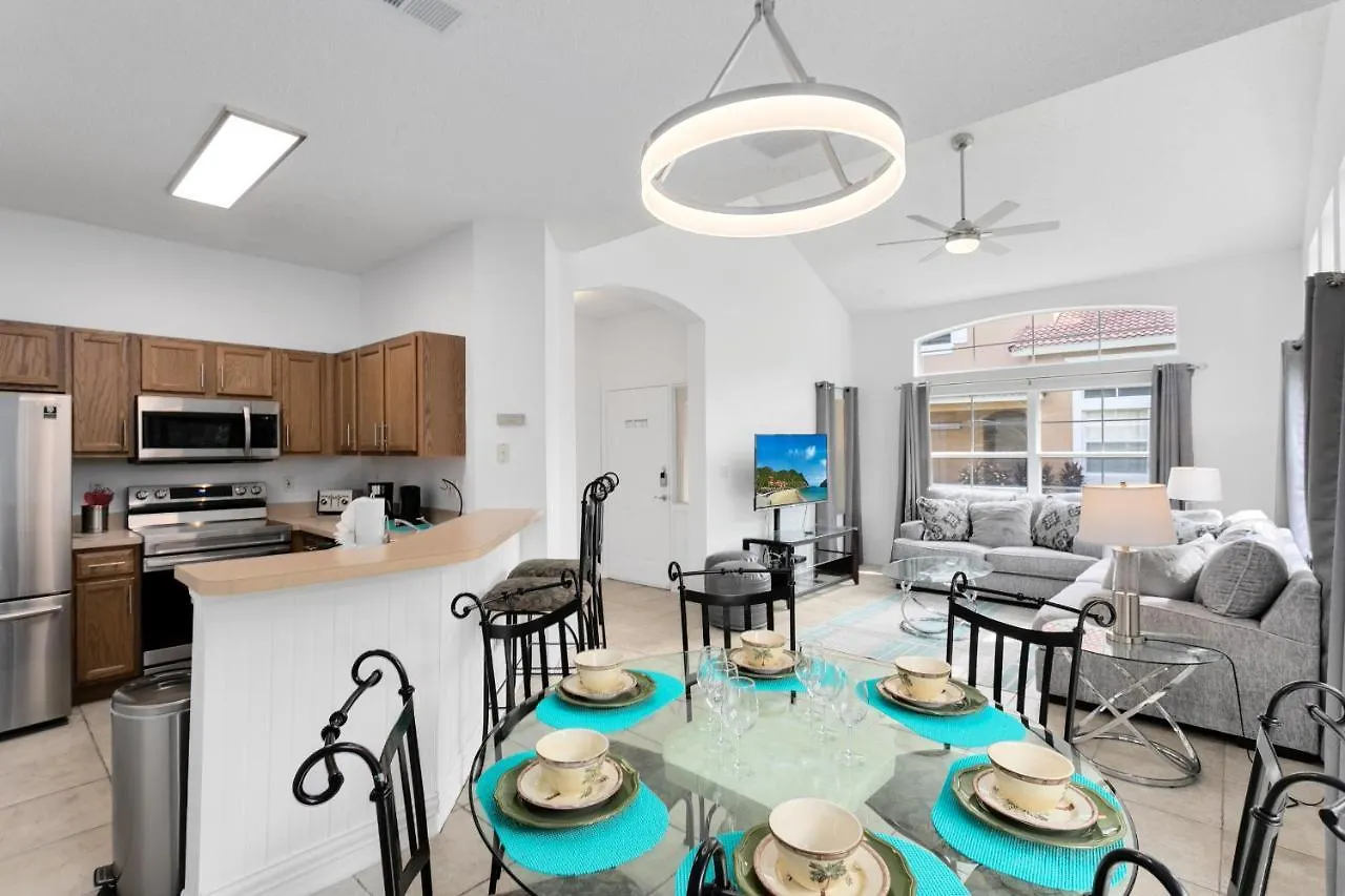 Beautiful 4 Bedroom Townhome Conservation View