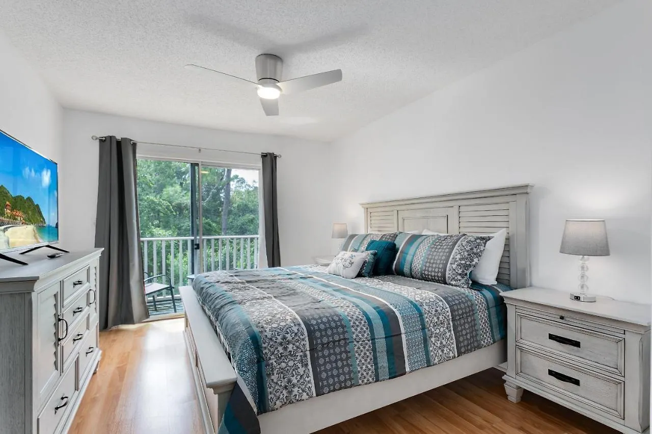 Beautiful 4 Bedroom Townhome Conservation View