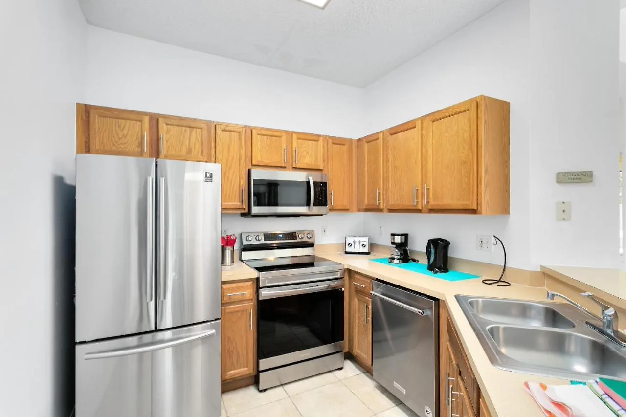 Beautiful 4 Bedroom Townhome Conservation View Holiday home
