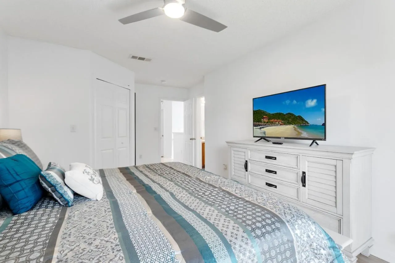 Beautiful 4 Bedroom Townhome Conservation View Holiday home