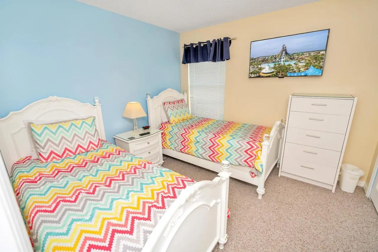 Holiday home Dream With Hot Tub, Pool, Xbox, Games Room, Lakeview, 10 Min To Disney, Clubhouse