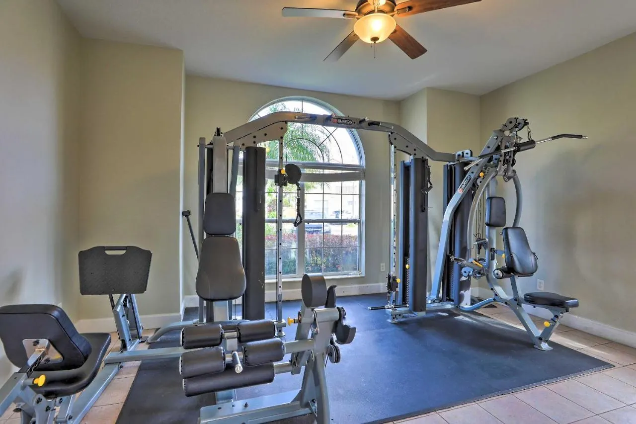 Townhome With Lanai And Pool Access About 10 Mi To Disney! Holiday home