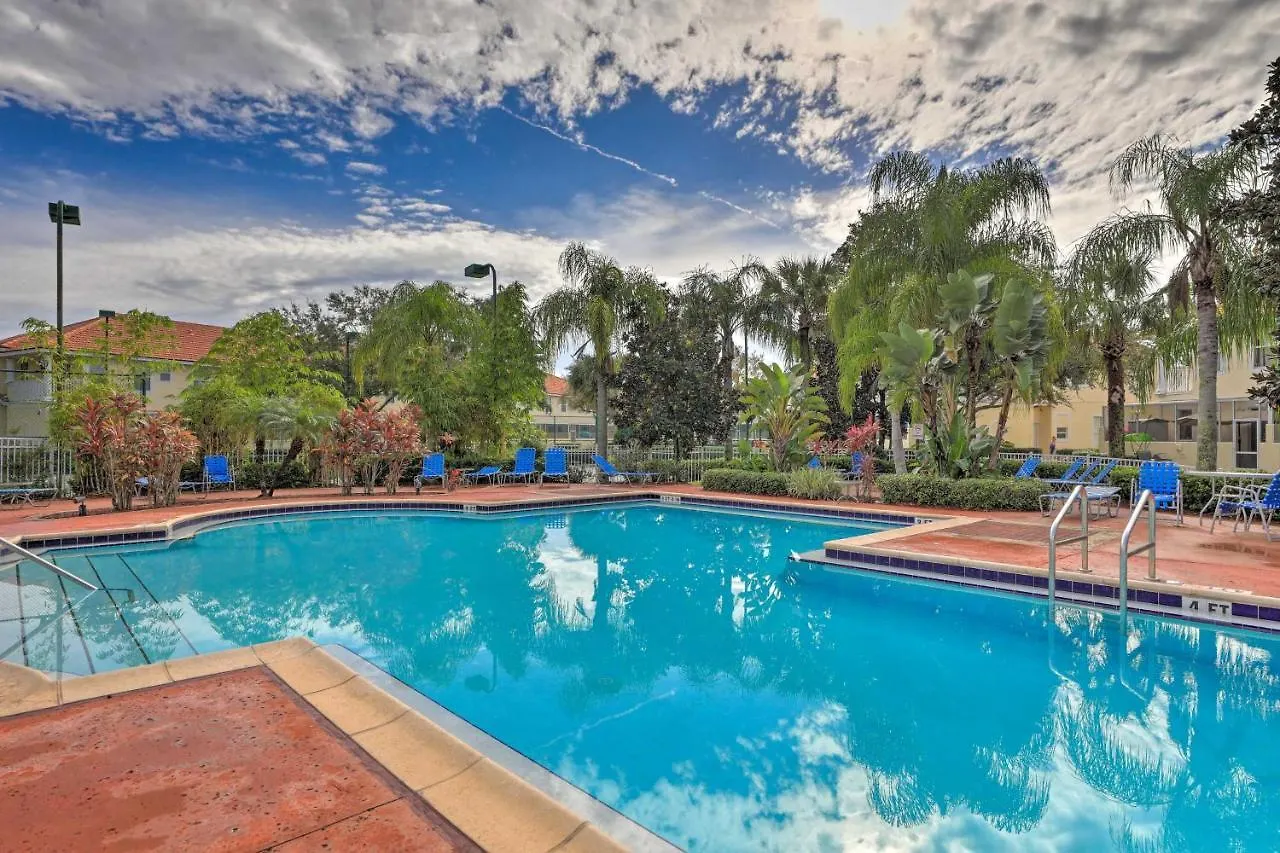 Townhome With Lanai And Pool Access About 10 Mi To Disney! Holiday home