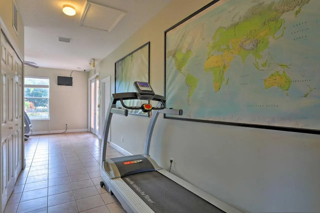 Townhome With Lanai And Pool Access About 10 Mi To Disney! Holiday home *