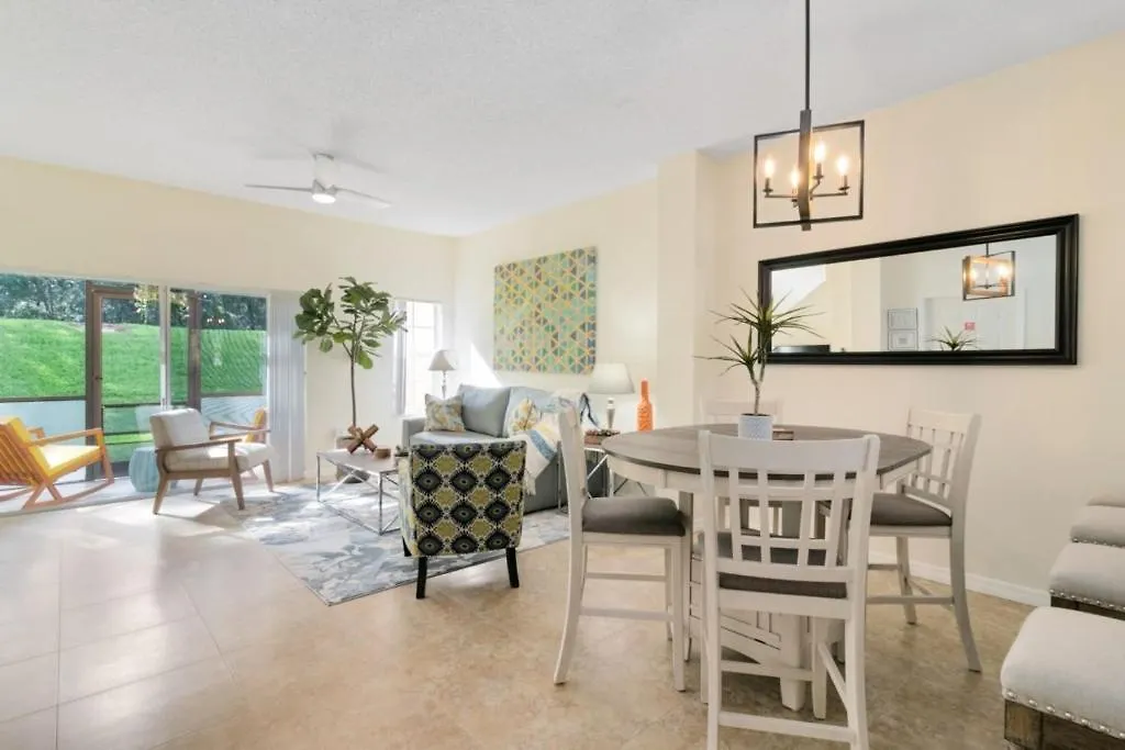 Holiday home Minutes To Boutique 3br 2,5 Bath Coastal Th Townhouse *
