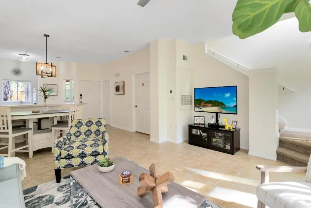 Minutes To Boutique 3br 2,5 Bath Coastal Th Townhouse Holiday home *
