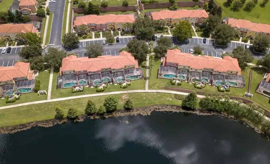 Luxury With Large Private South Facing Pool Townhouse