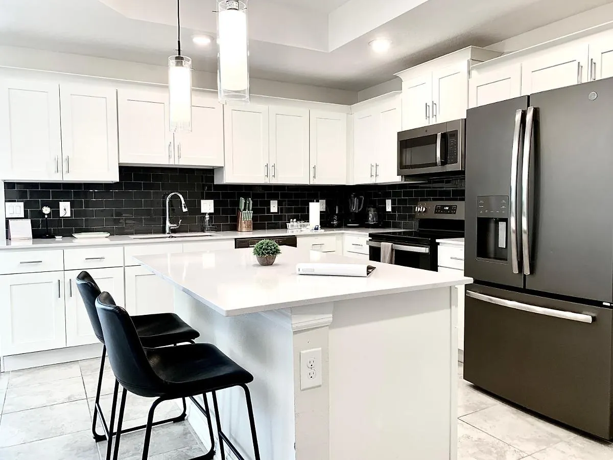 Apartment Lakeside Haven At Storey Lake: Disney-adjacent Family Retreat Kissimmee