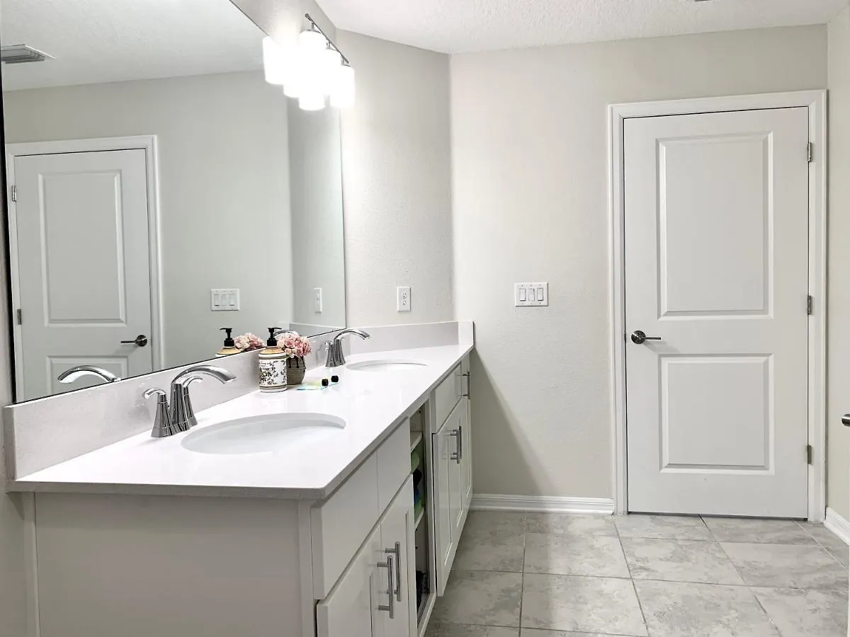 Lakeside Haven At Storey Lake: Disney-adjacent Family Retreat *