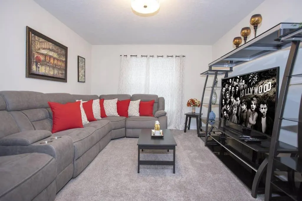 Spacious With A Large Pool Near Villa