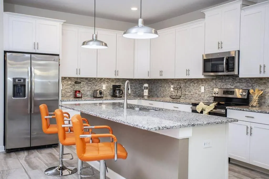 Villa Spacious With A Large Pool Near Hunters Creek