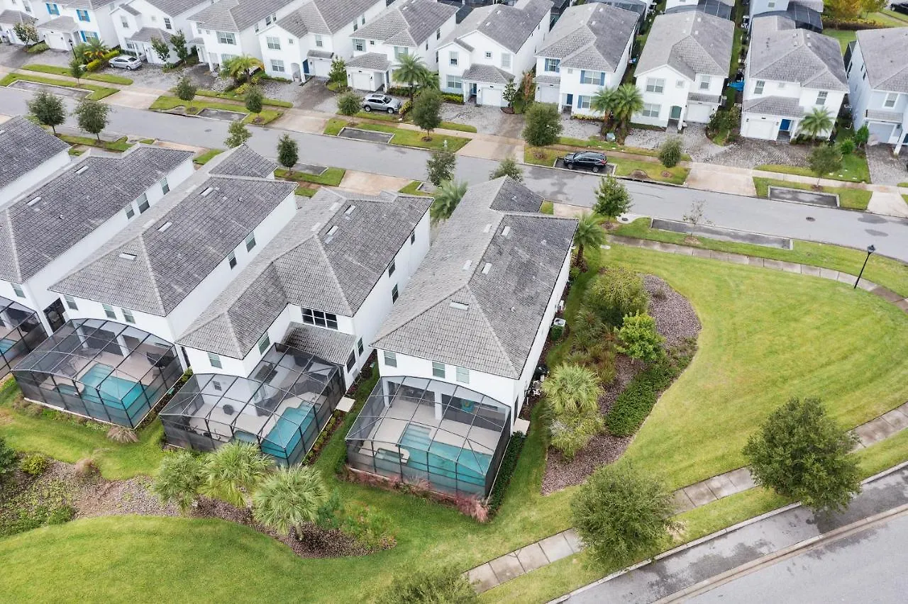 Storey -6 Bedrooms Luxury W-pool & *