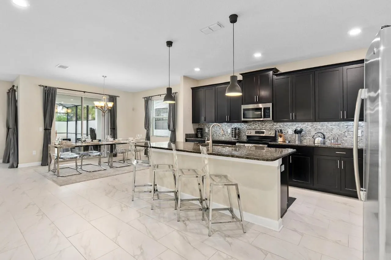 Storey -6 Bedrooms Luxury W-pool &