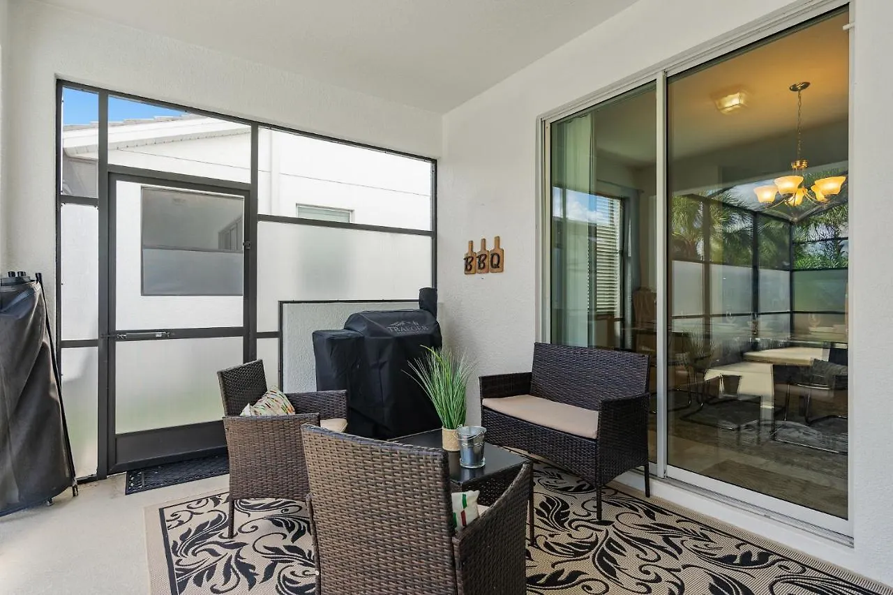 Storey -6 Bedrooms Luxury W-pool &