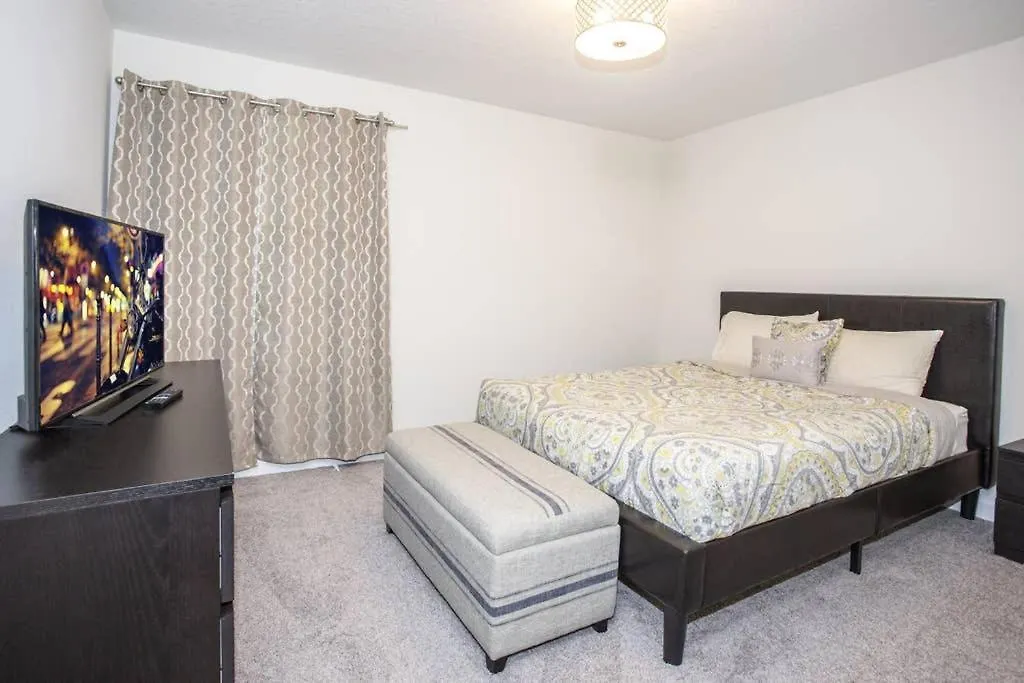 Spacious With A Large Pool Near Villa Hunters Creek
