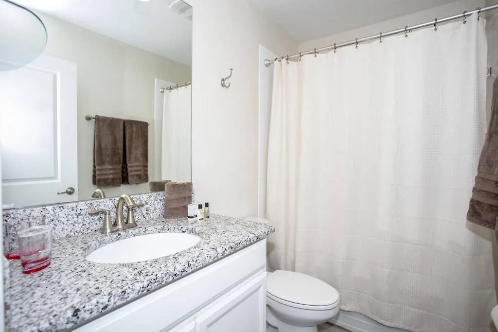 Spacious With A Large Pool Near Hunters Creek