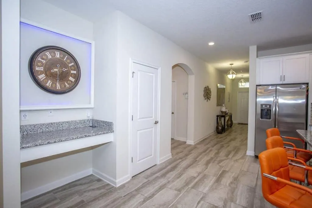 Spacious With A Large Pool Near Villa