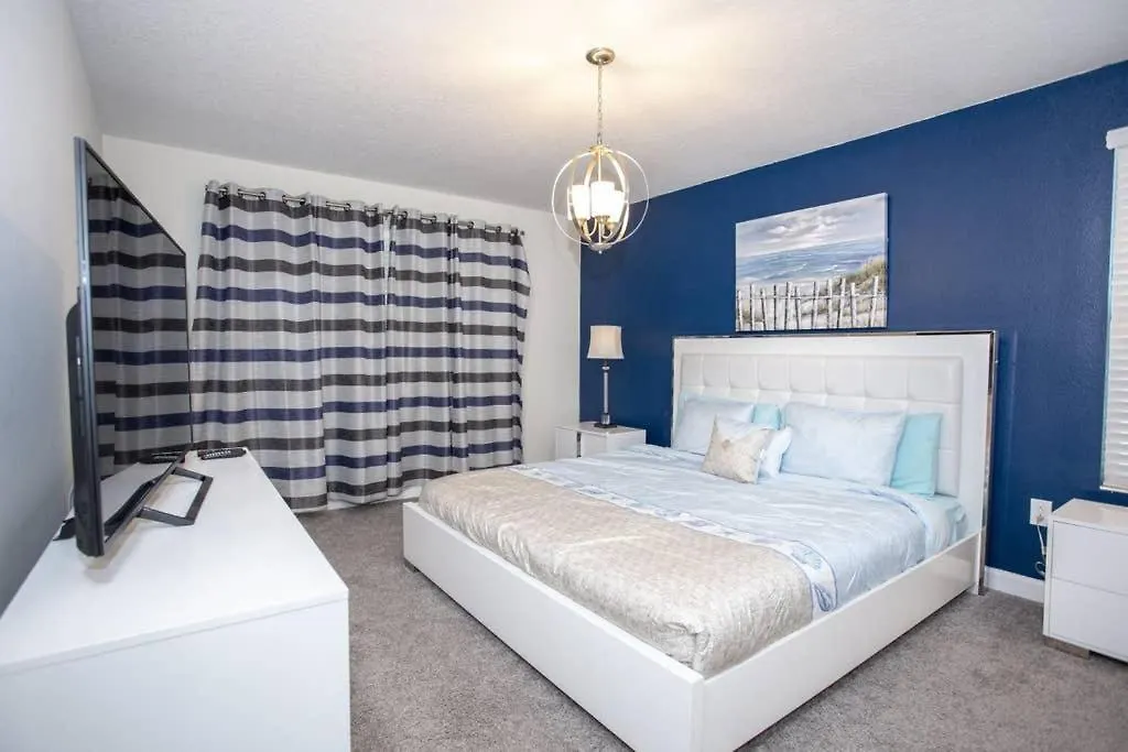 Spacious With A Large Pool Near